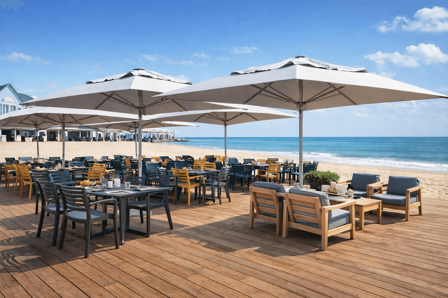 Terrasse en bord de mer avec parasols professionnels ouverts